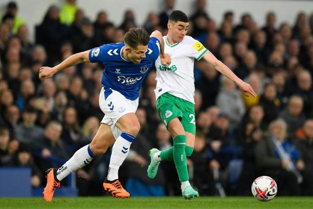 新华社快讯丨荷兰队打破短道速滑混合团体接力世界纪录.