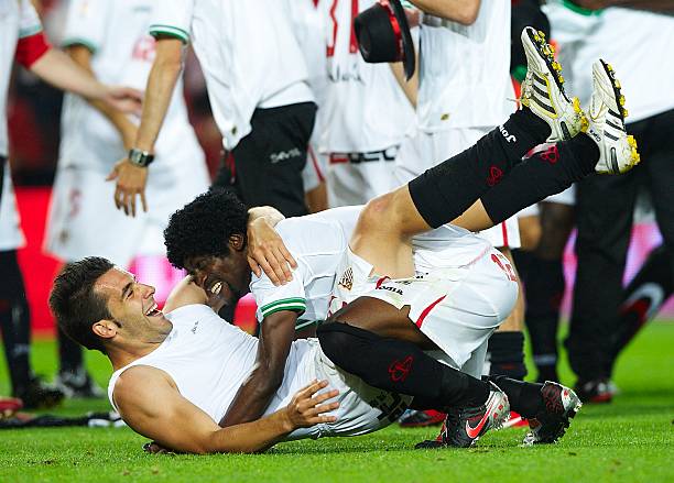 中锋因伤退 中锋因伤退